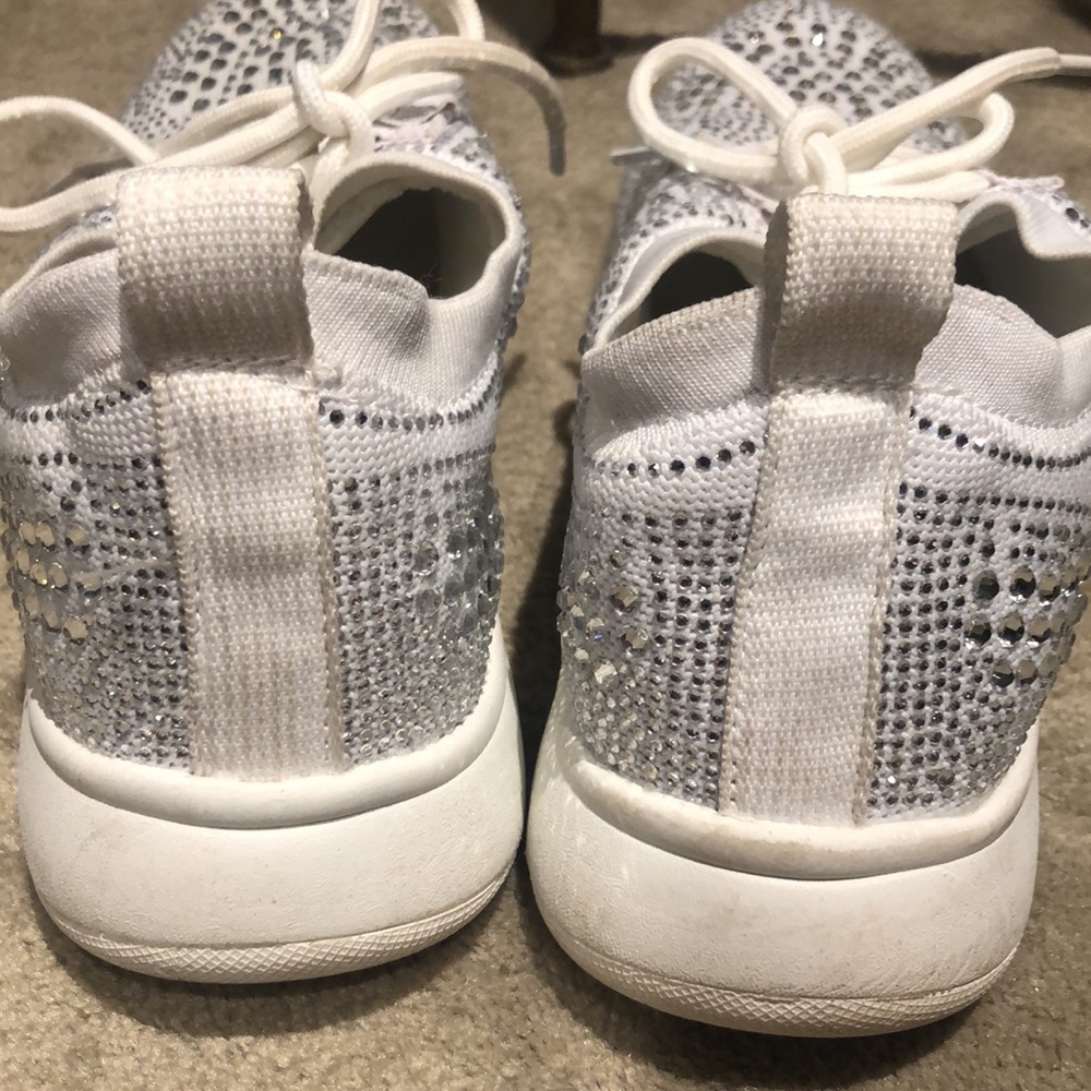 Blondo waterproof sparkly sequin sneakers. Slip on. very comfy. Size 8M - Picture 5 of 7